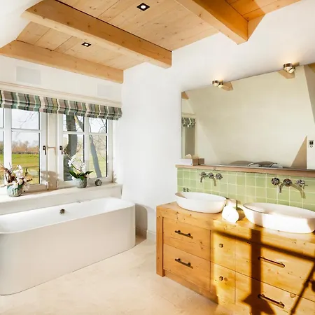 Landhueues Oeverdiek - Luxus Am Golfplatz